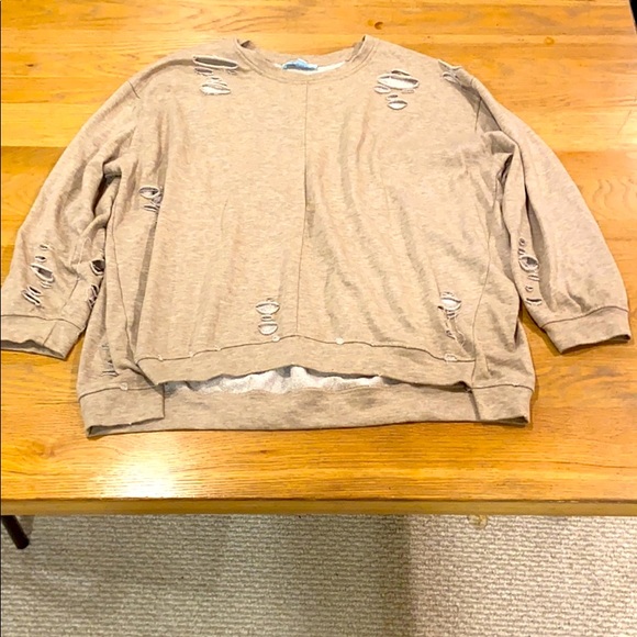 Sweatshirt with cute accents